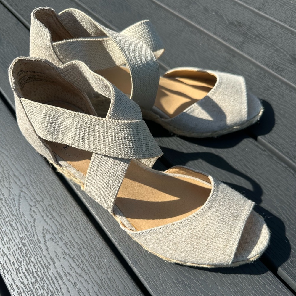 NWOT White Mountain espadrilles